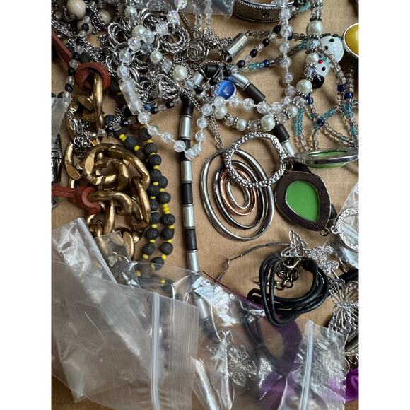 3lb jewelry mix. Craft. Wear.  Resell.  Vintage to now. - Picture 6 of 12
